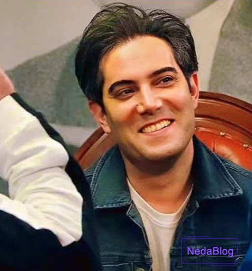 امیرعلی نبویان در حال خندیدن