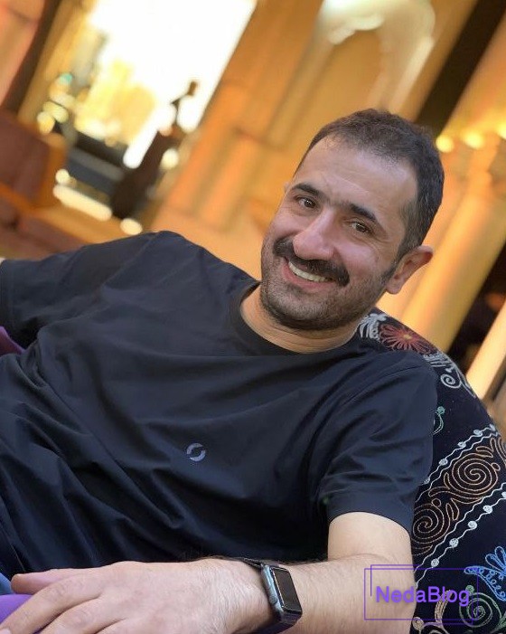 ایمان صفا در حال خندیدن