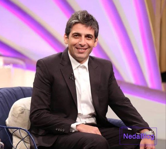 حمید گودرزی در حال خندیدن