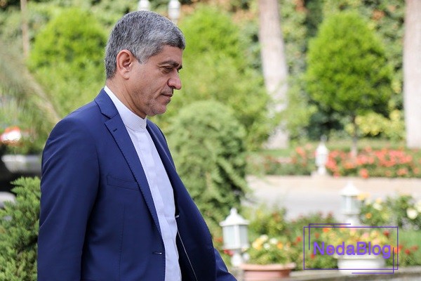 علی طیب نیا در حال حضور در هیئت دولت