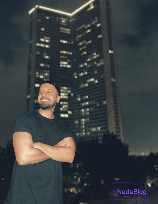 مهرداد صدیقیان در حال خندیدن