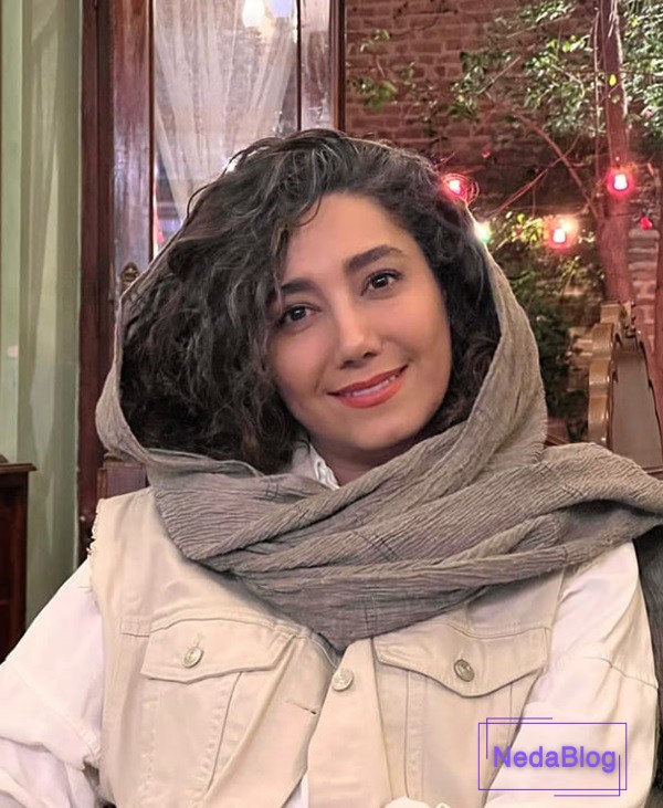 پانته آ قدیریان در حال خندیدن