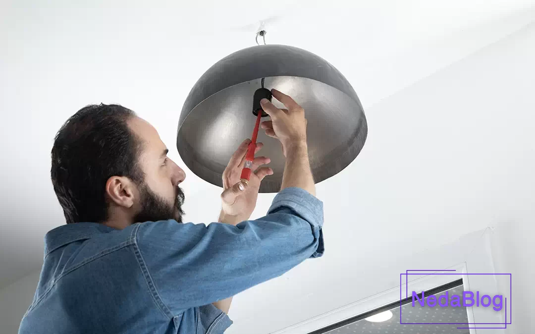 چک کردن سیم برق سقف با فازمتر رونیکس