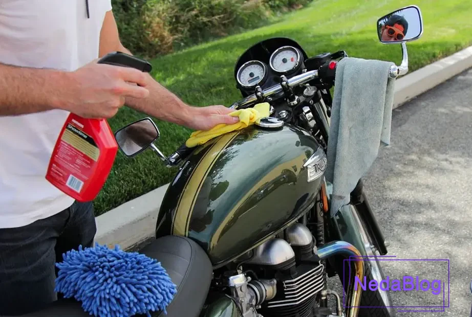 تمیز کردن صندلی موتورسیکلت