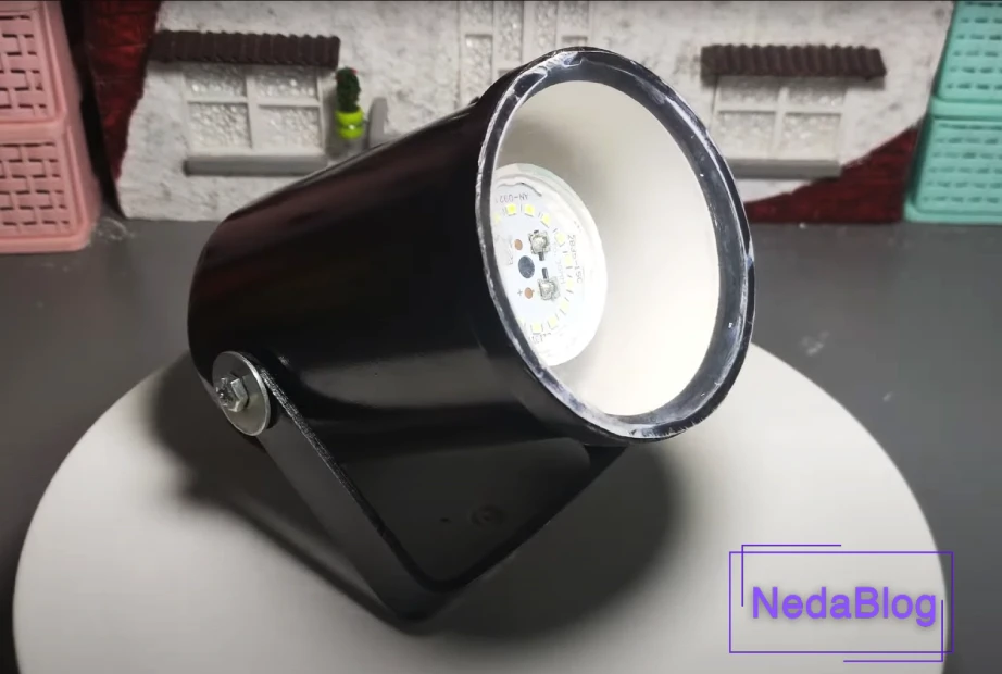 نورافکن دست ساز مشکی