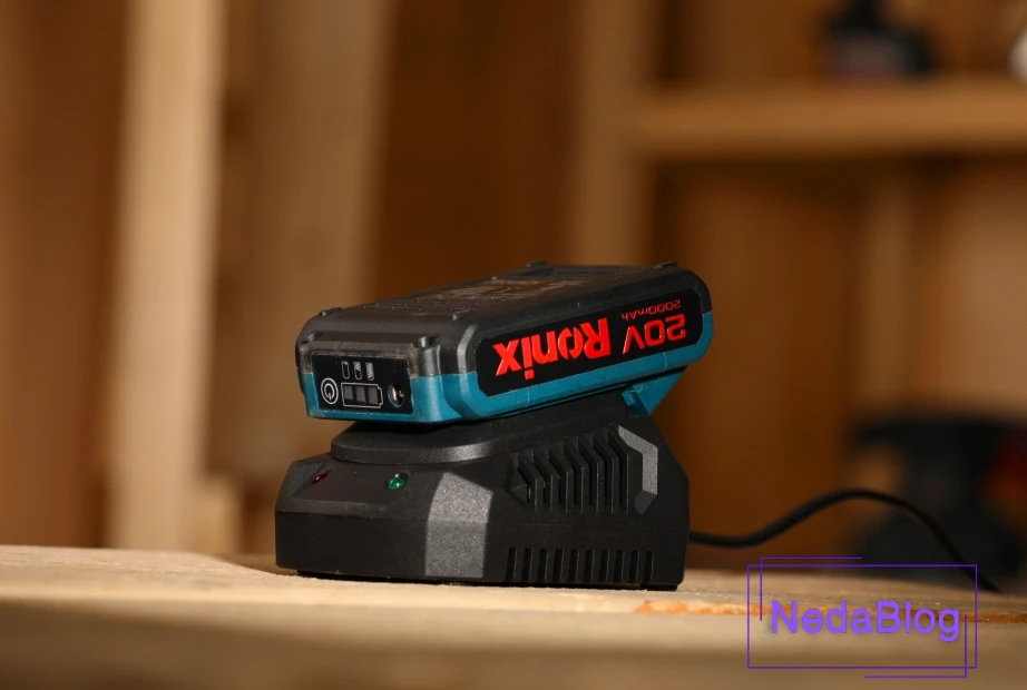 متصل بودن شارژر به برق