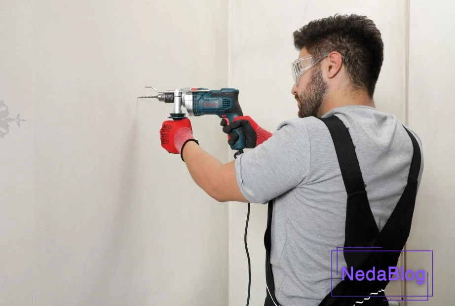 سوراخ کردن دیوار به کمک دریل برقی رونیکس