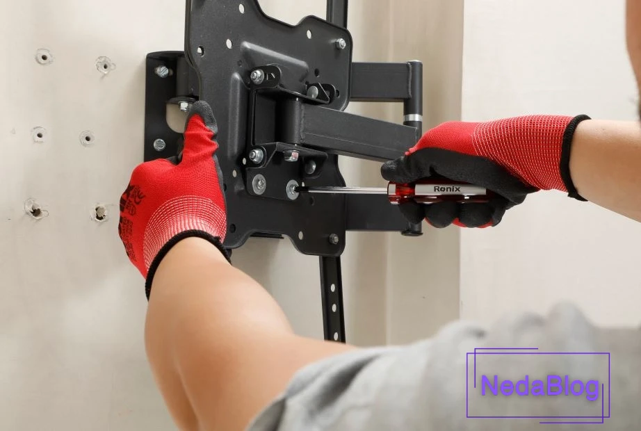 محکم کردن براکت روی دیوار توسط ست پیچ گوشتی رونیکس