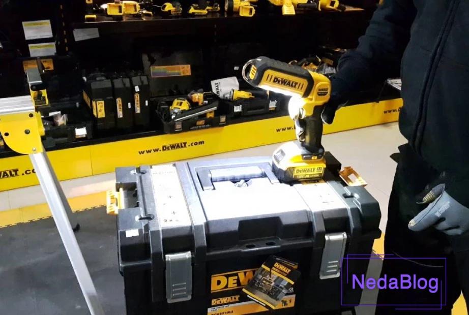 چراغ اضطراری شارژی دیوالت