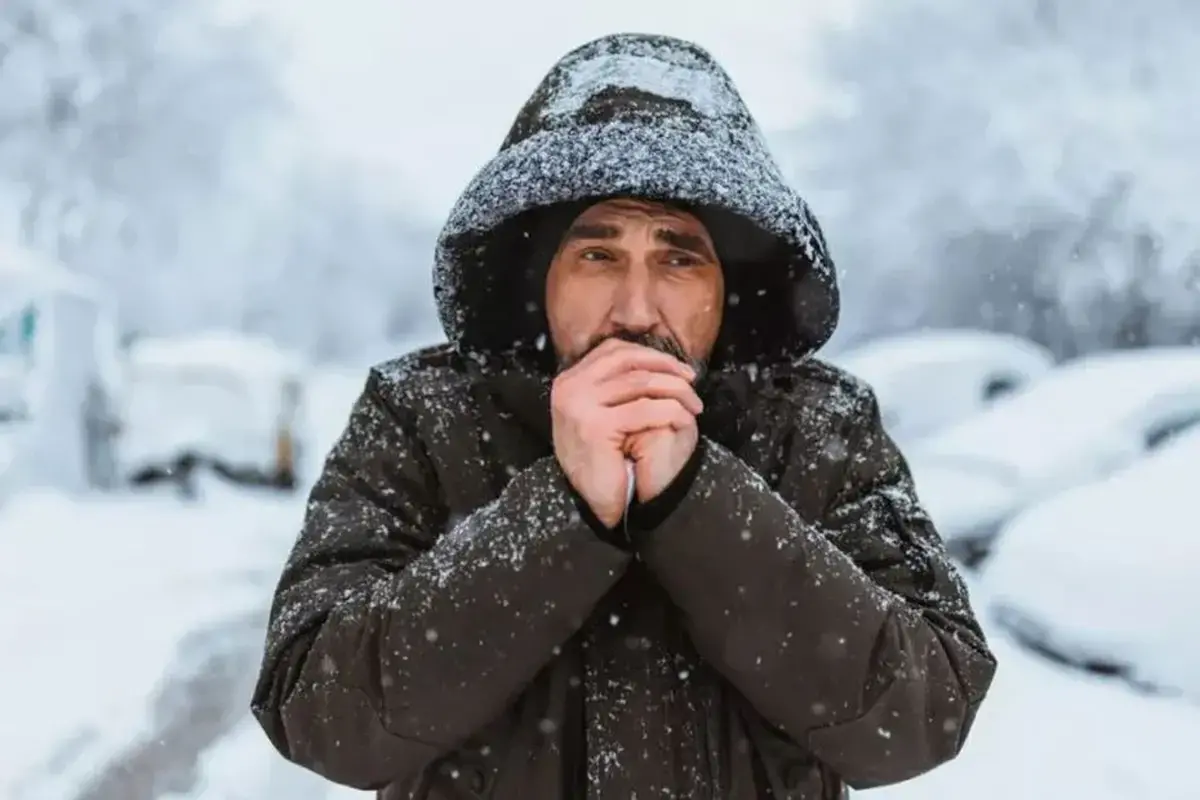 چگونه بدن در هوای سرد خود را گرم می‌ کند؟/ لرز بدن در سرما، گرمای ۵۰۰ برابر تولید می‌ کند