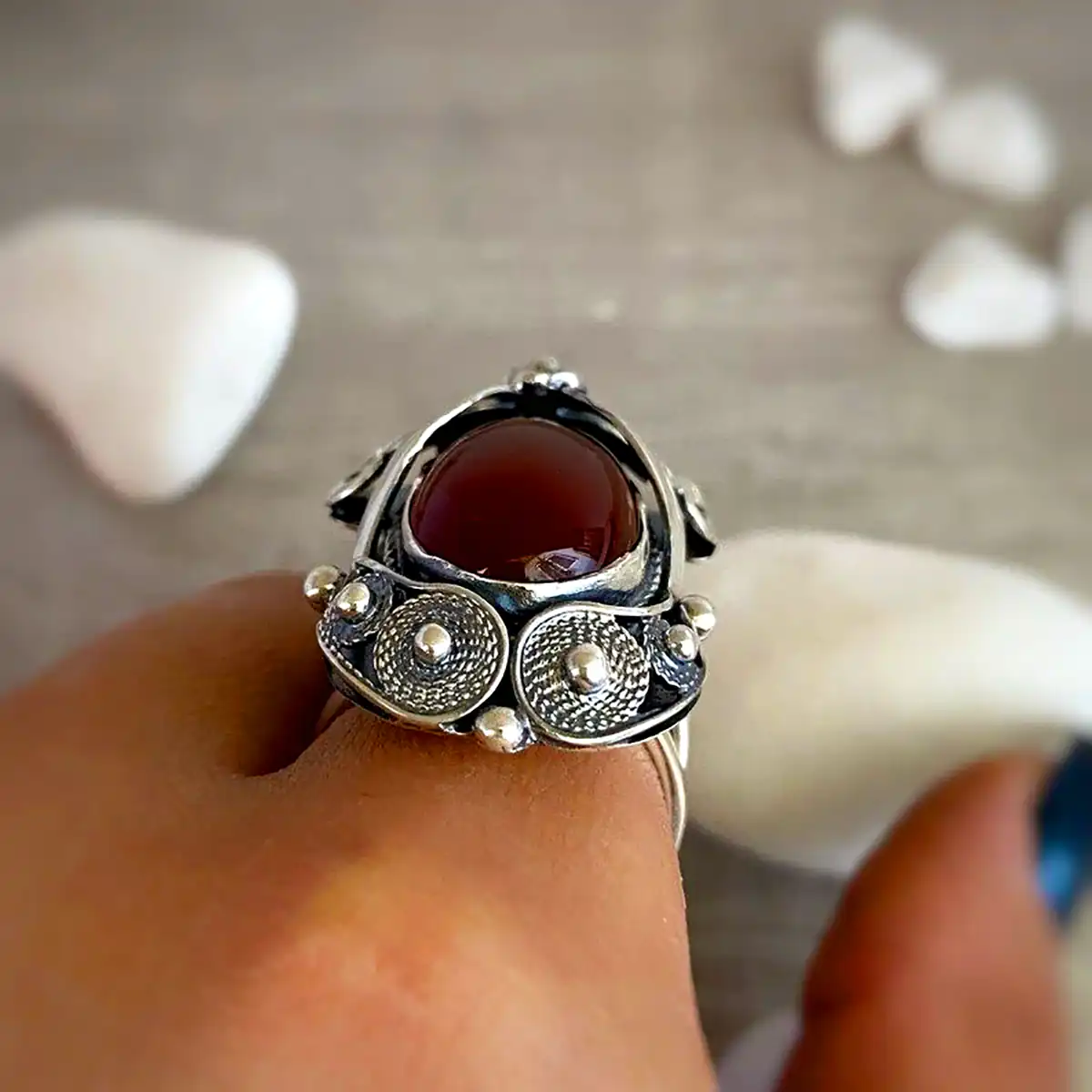 انگشتر رکاب نقره با عقیق قهوه ای