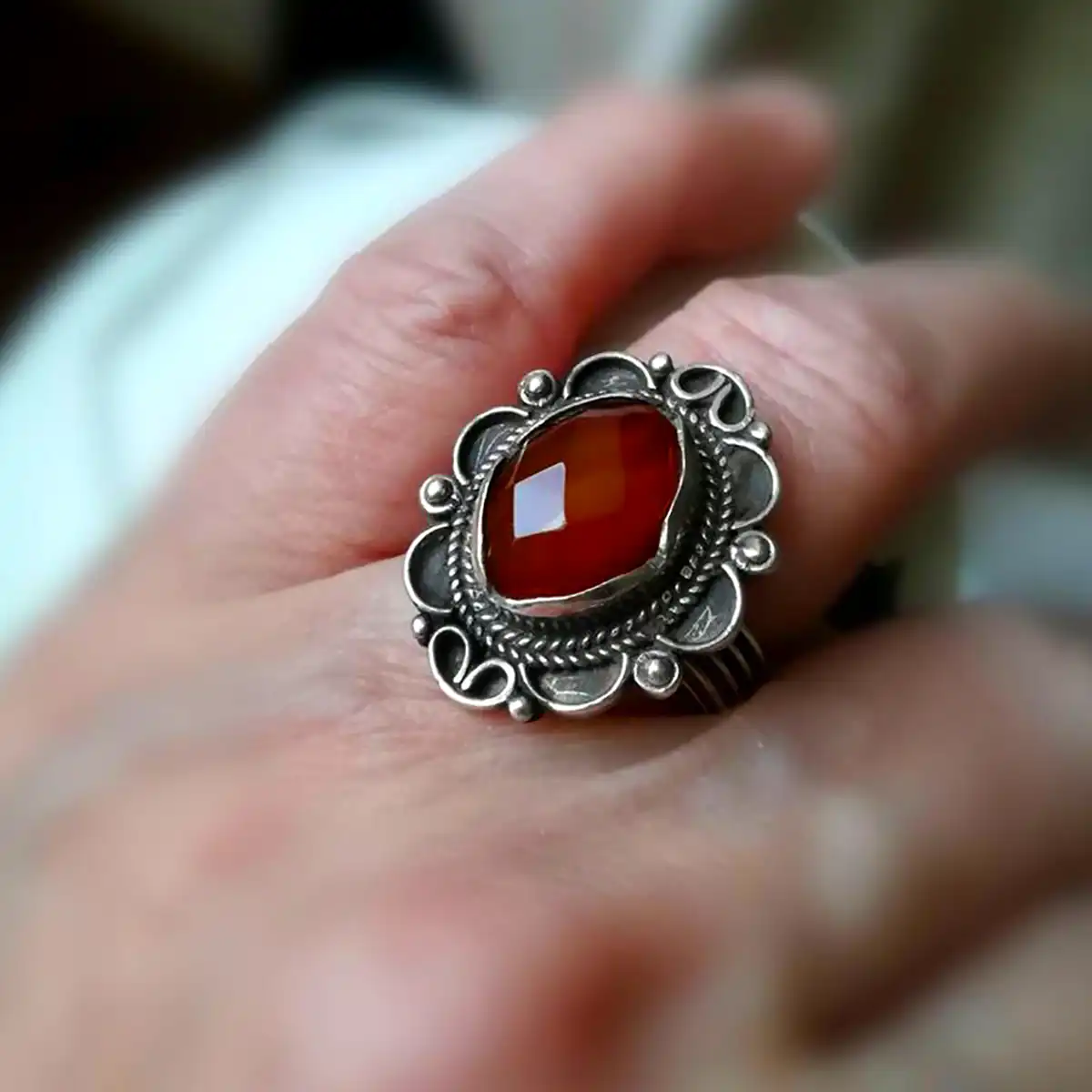 انگشتر رکاب نقره با عقیق قهوه ای