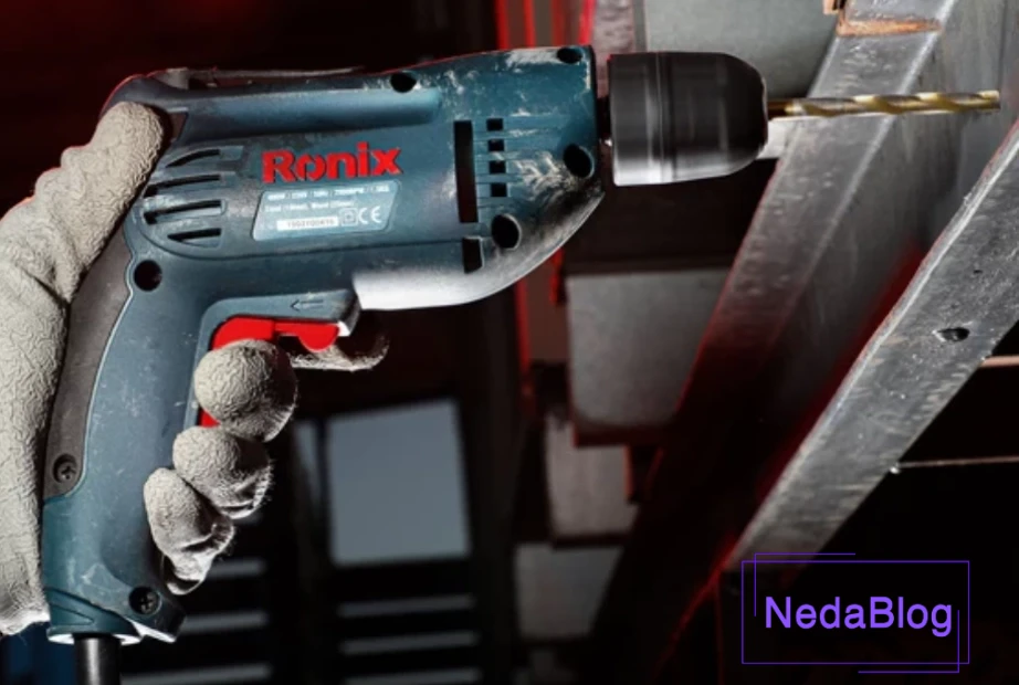 دریل برقی در حال سوراخ کردن تیرآهن