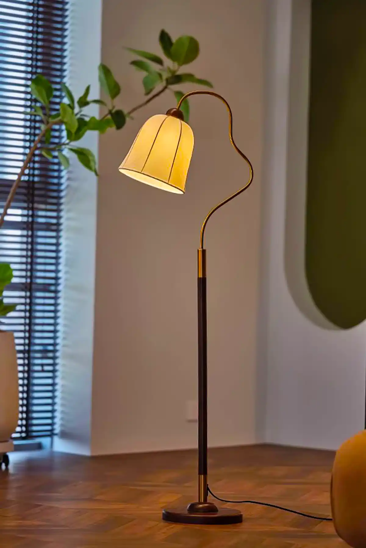 آباژور پایه بلند مینیمال