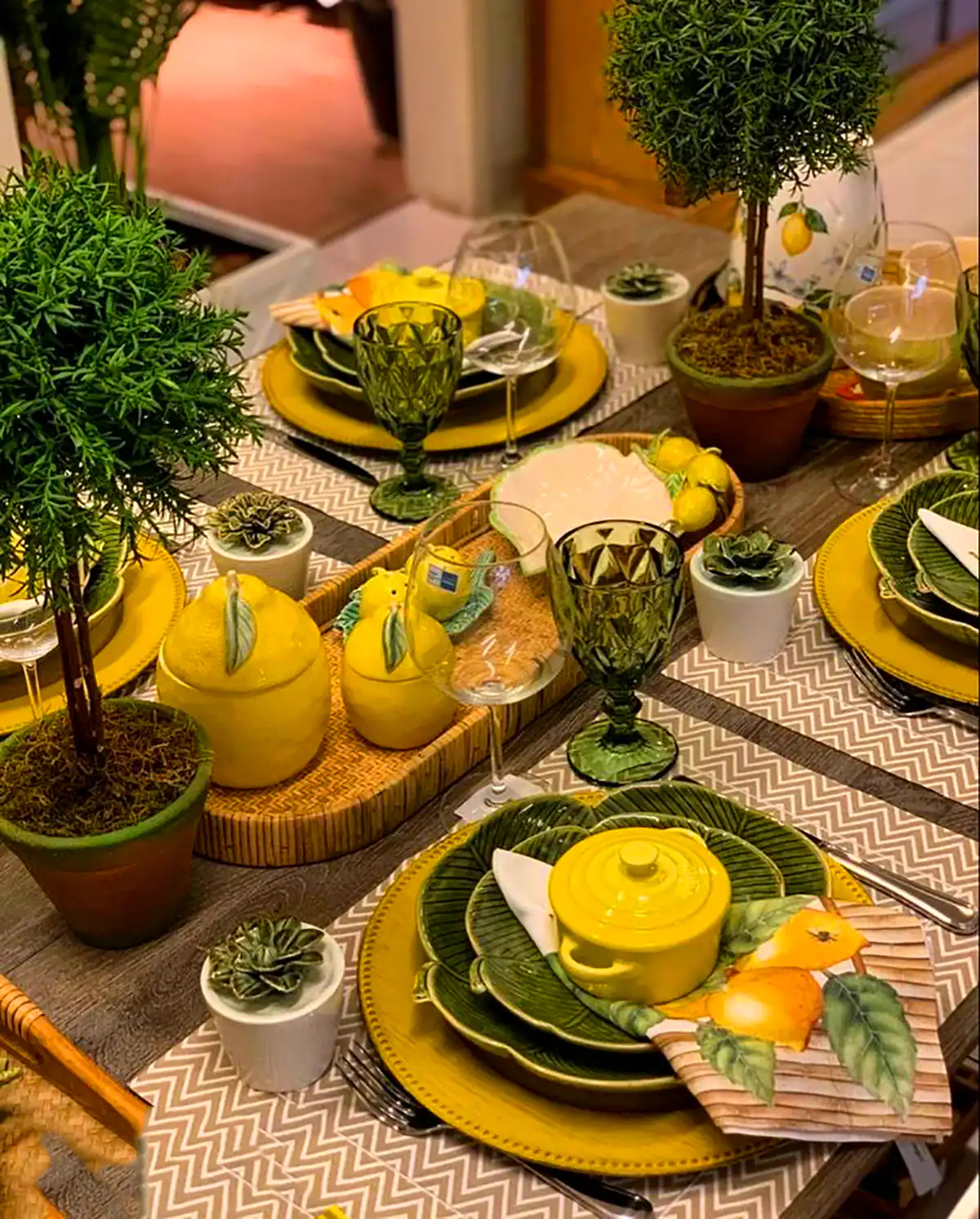 چیدمان ظروف جهیزیه عروس