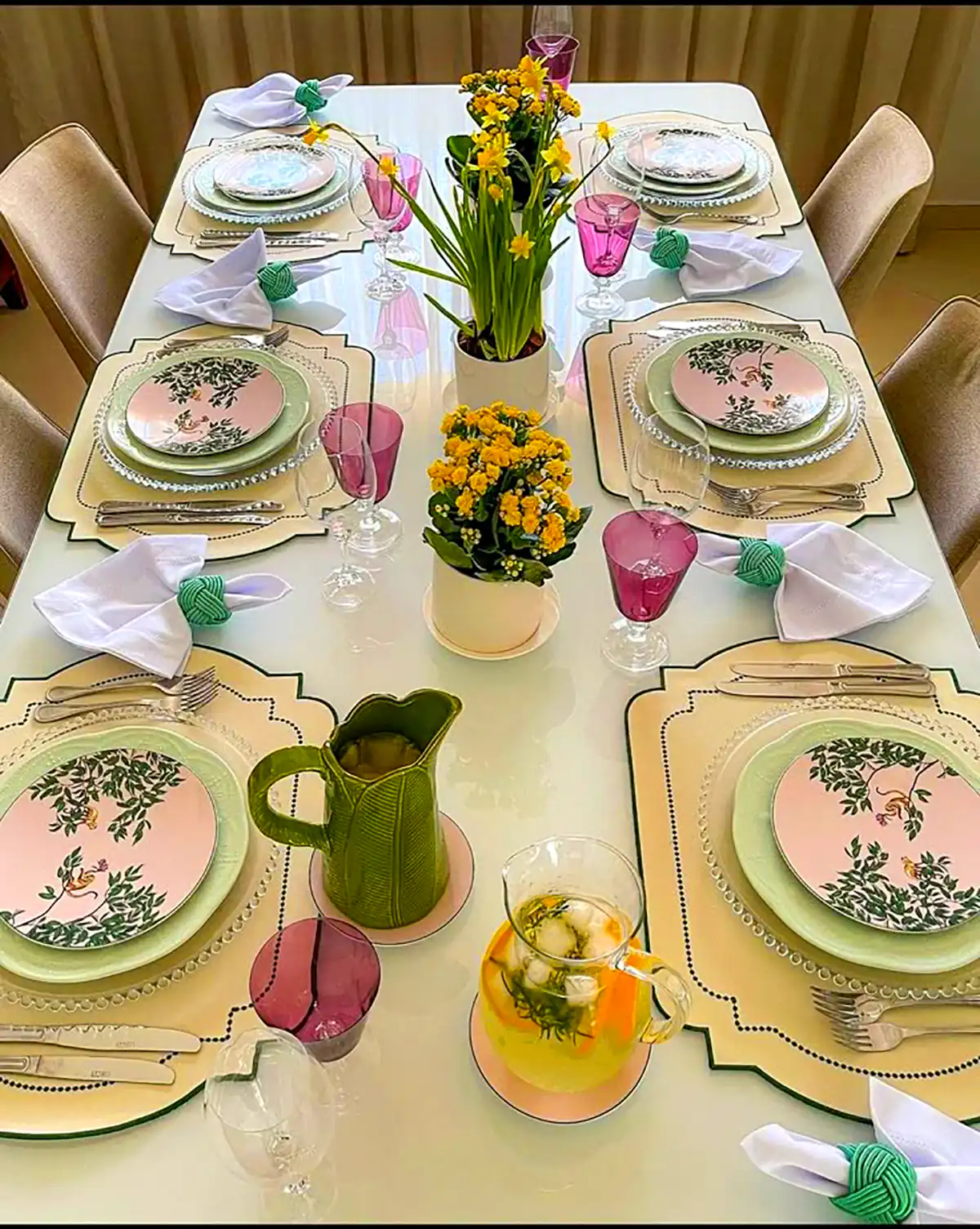 چیدمان ظروف جهیزیه عروس