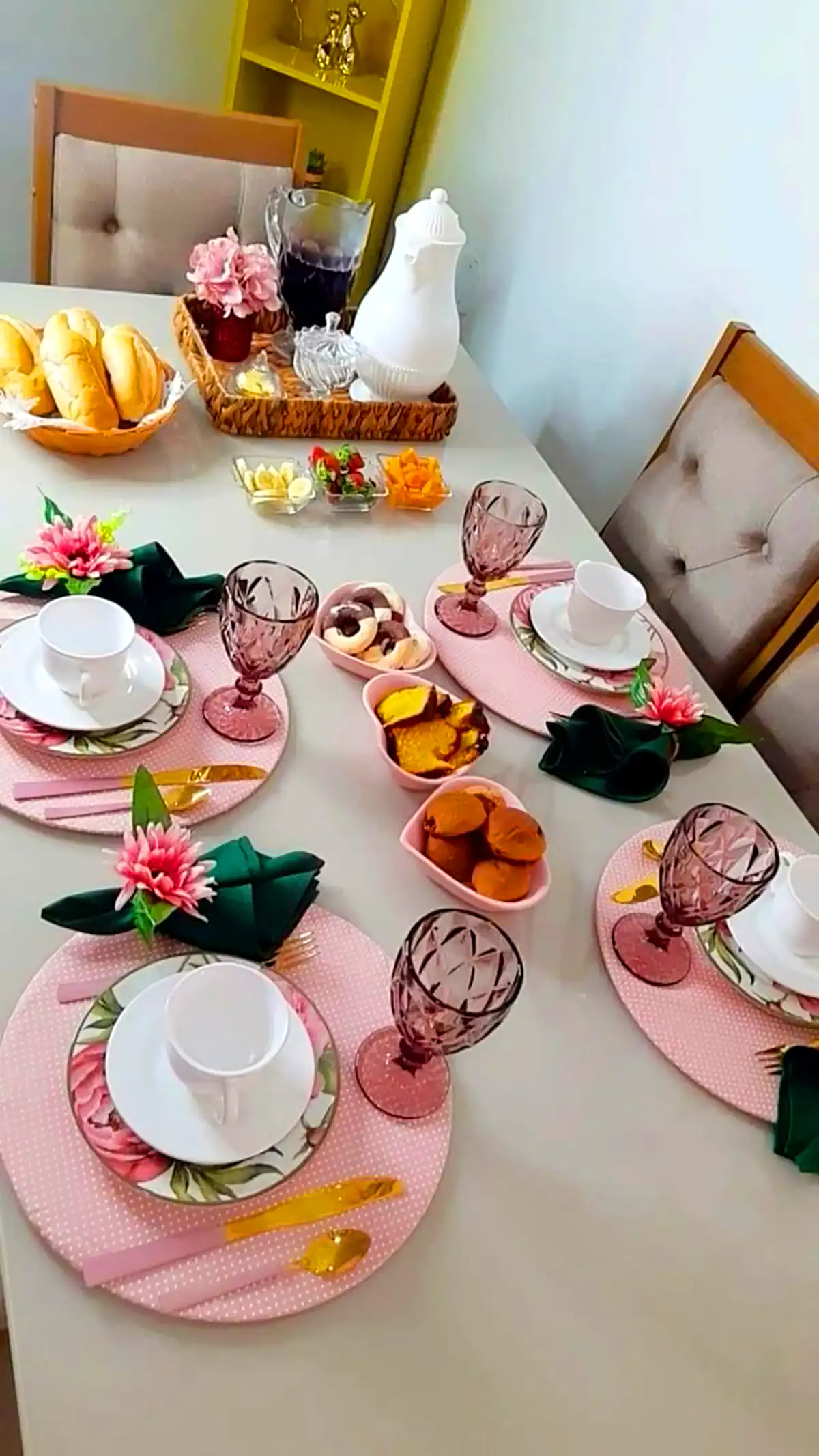 چیدمان ظروف جهیزیه عروس