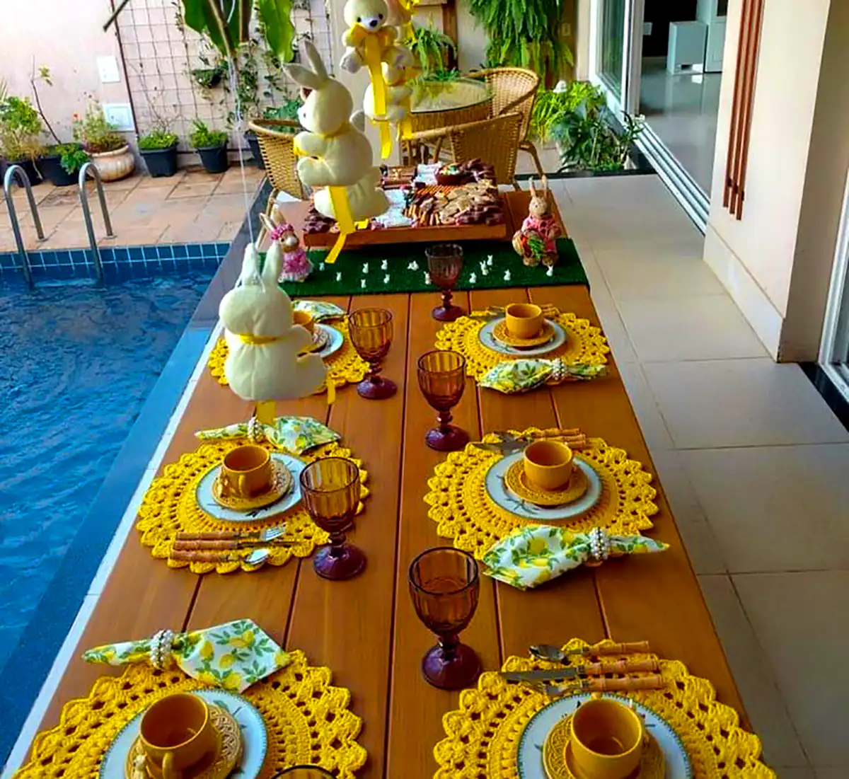 چیدمان ظروف جهیزیه عروس