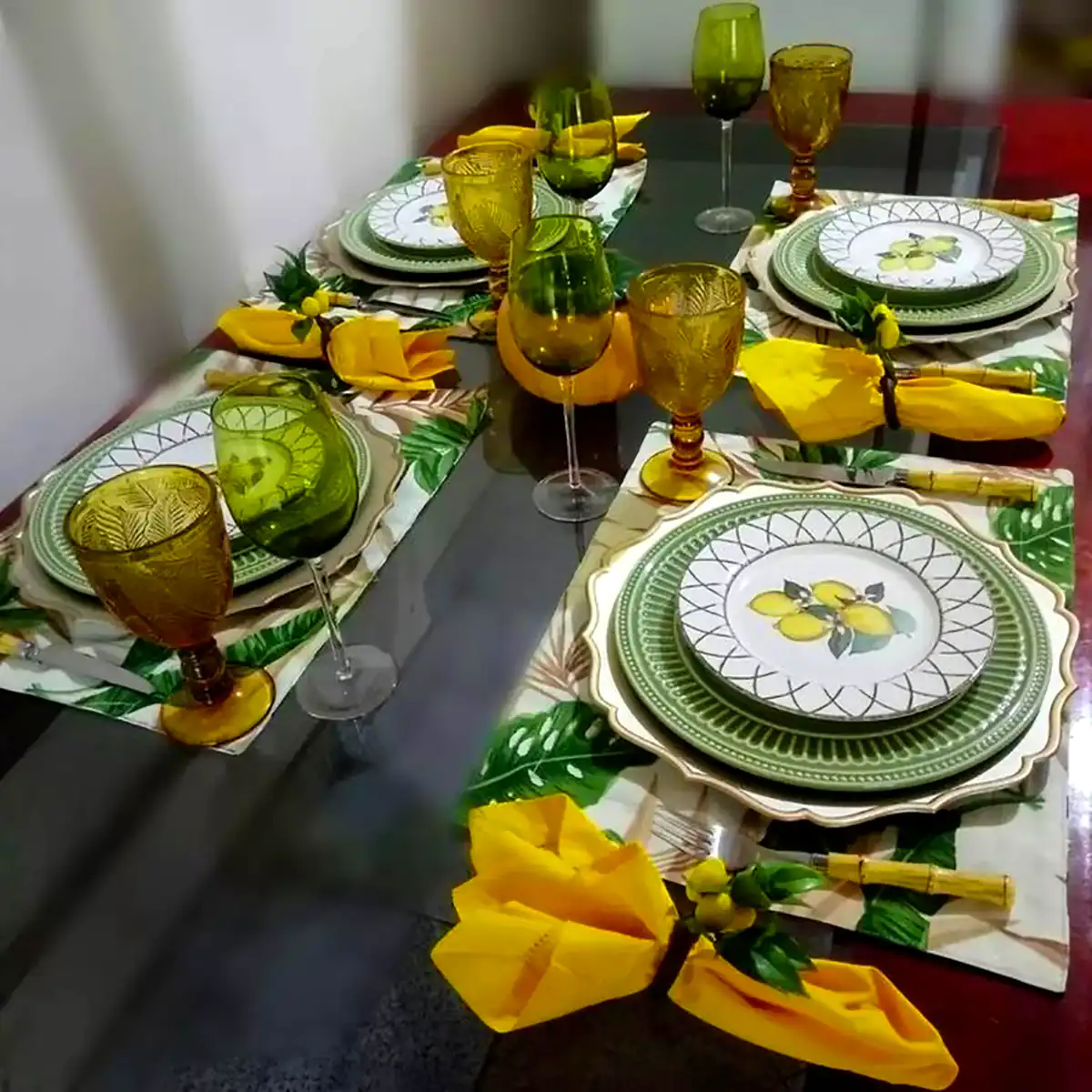 چیدمان ظروف جهیزیه عروس