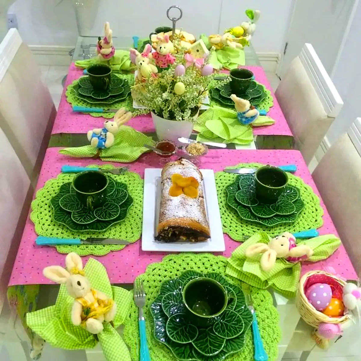 چیدمان ظروف جهیزیه عروس