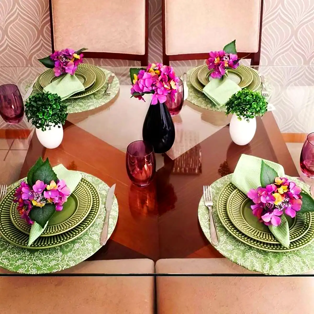 چیدمان ظروف جهیزیه عروس