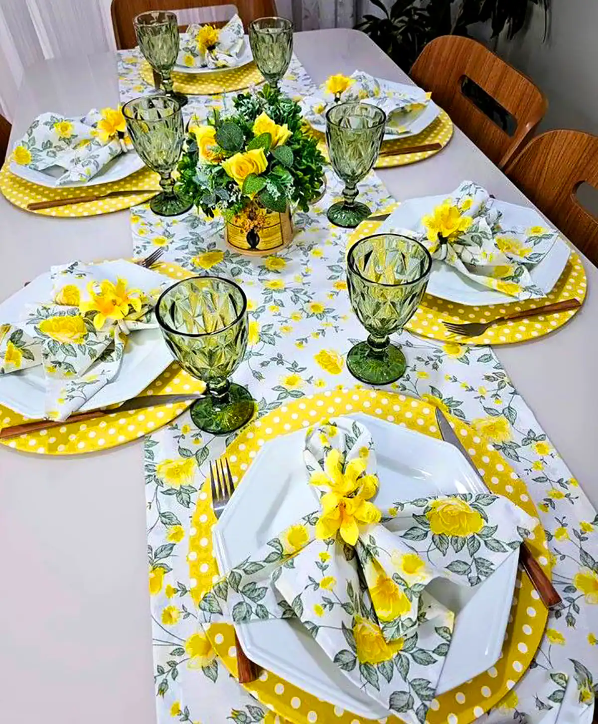 چیدمان ظروف جهیزیه عروس