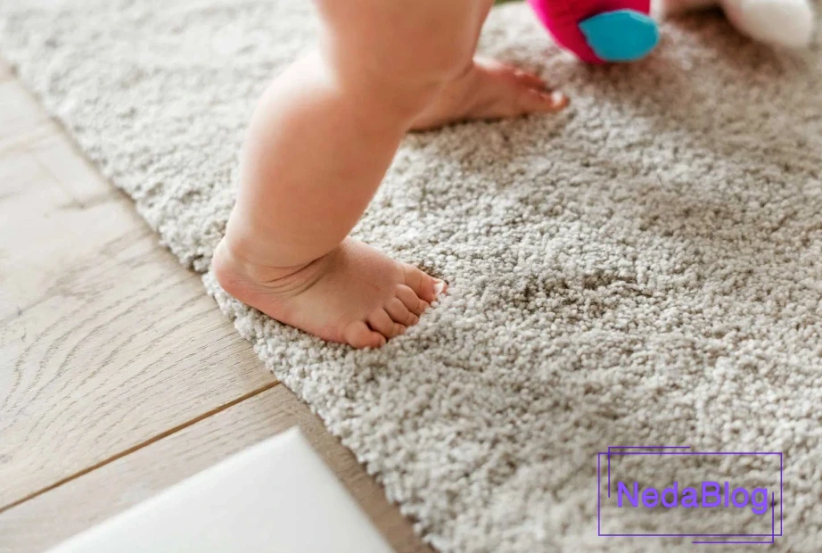 تماس مستقیم کودک با فرش و موکت
