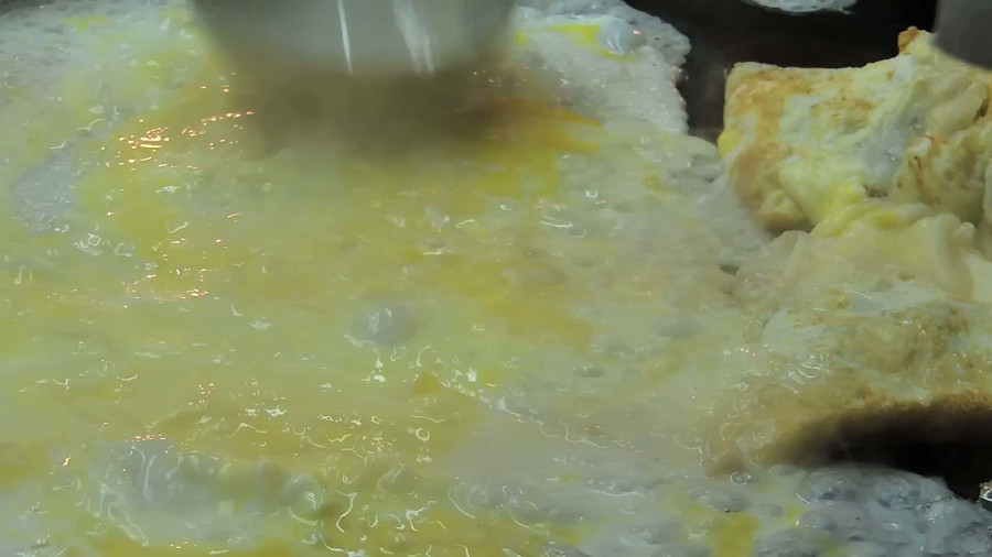 غذای خیابانی تایوان؛ املت صدف دریایی و میگو