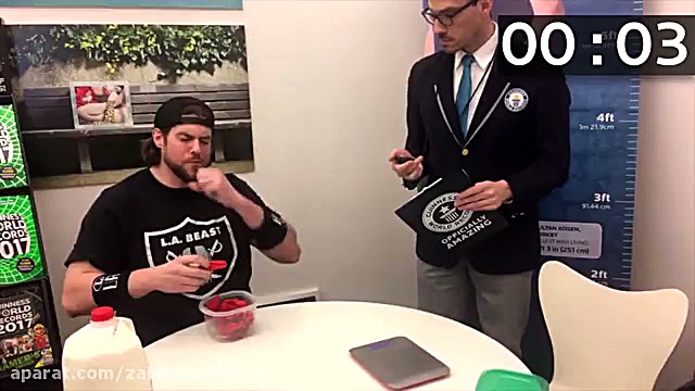 مرد آمریکایی یک کاسه فلفل تند آتشین را خورد