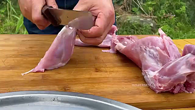 پخت خورشت خرگوش در طبیعت آذربایجان