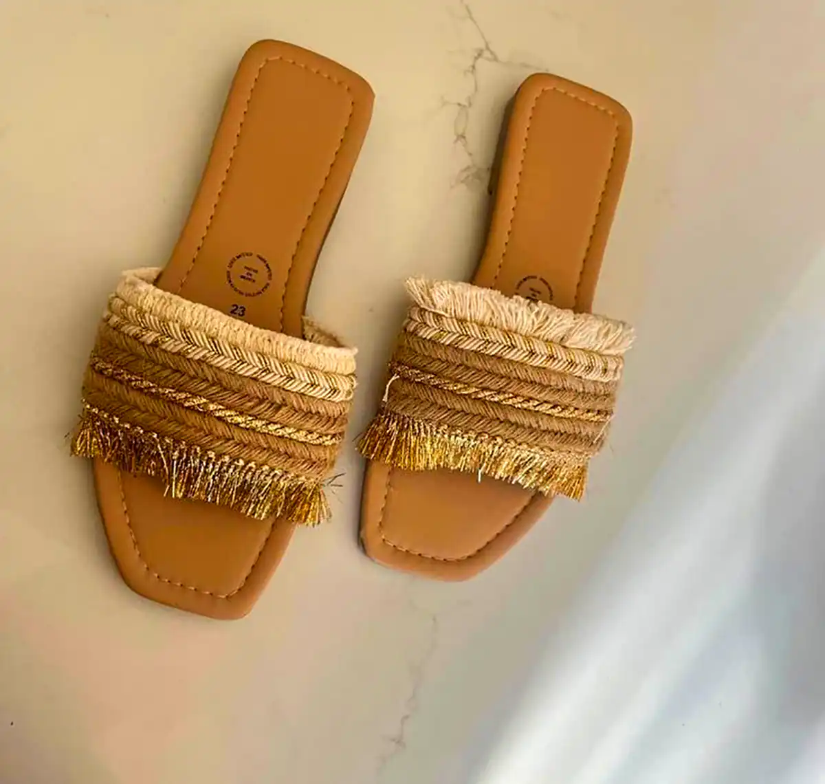 دمپایی روفرشی با دوام و شیک