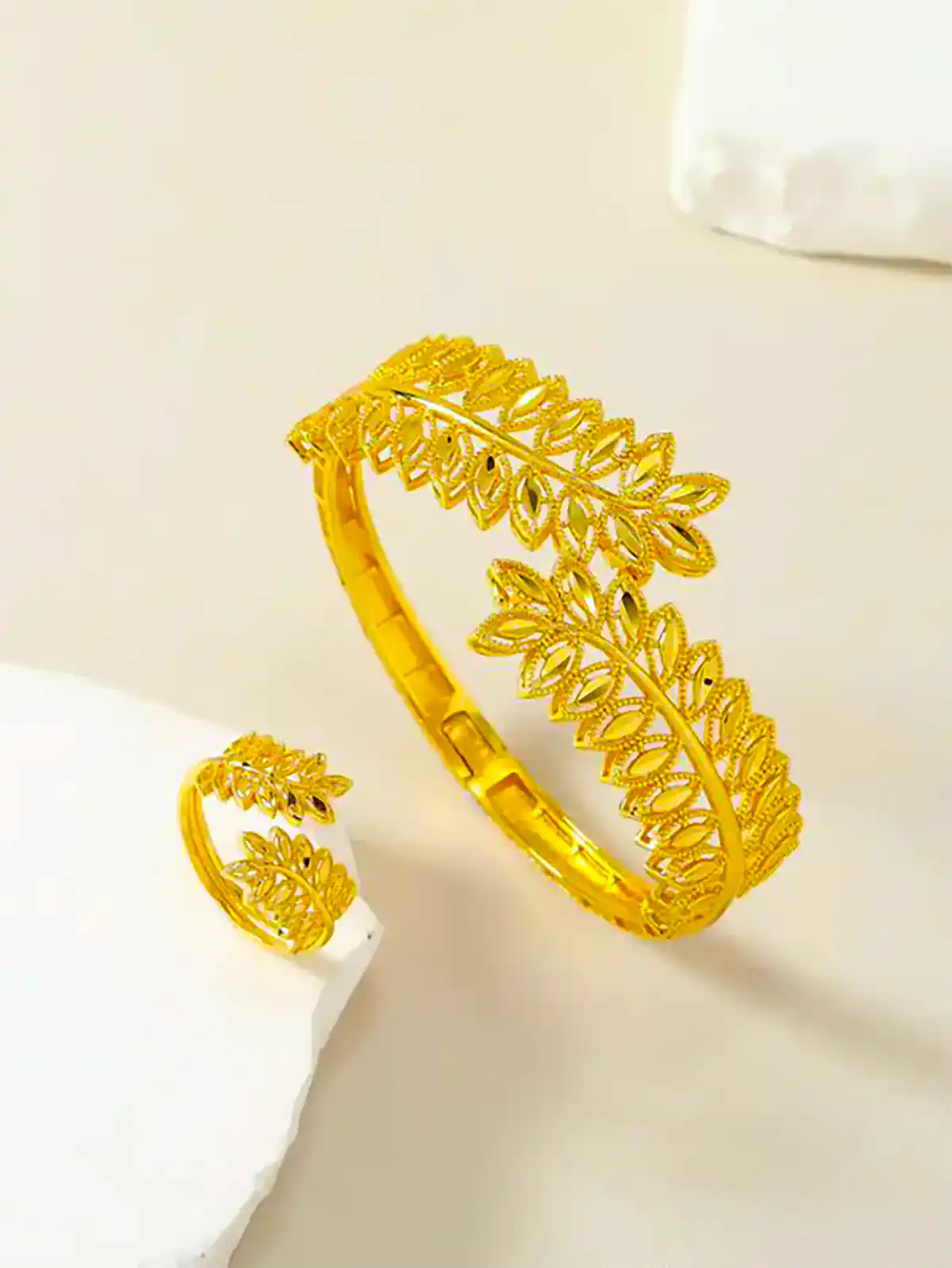 دستبند النگویی طلا