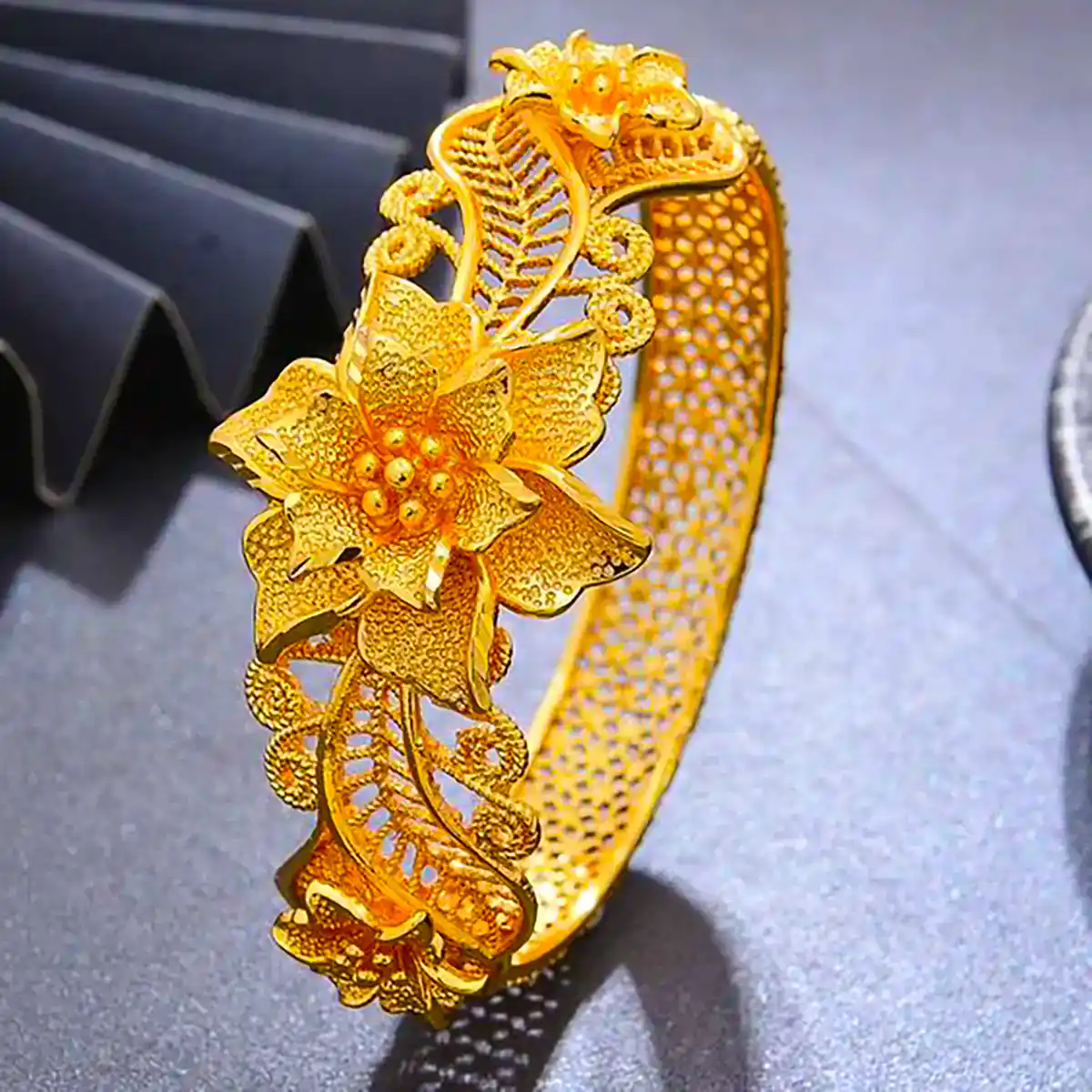 دستبند النگویی طلا