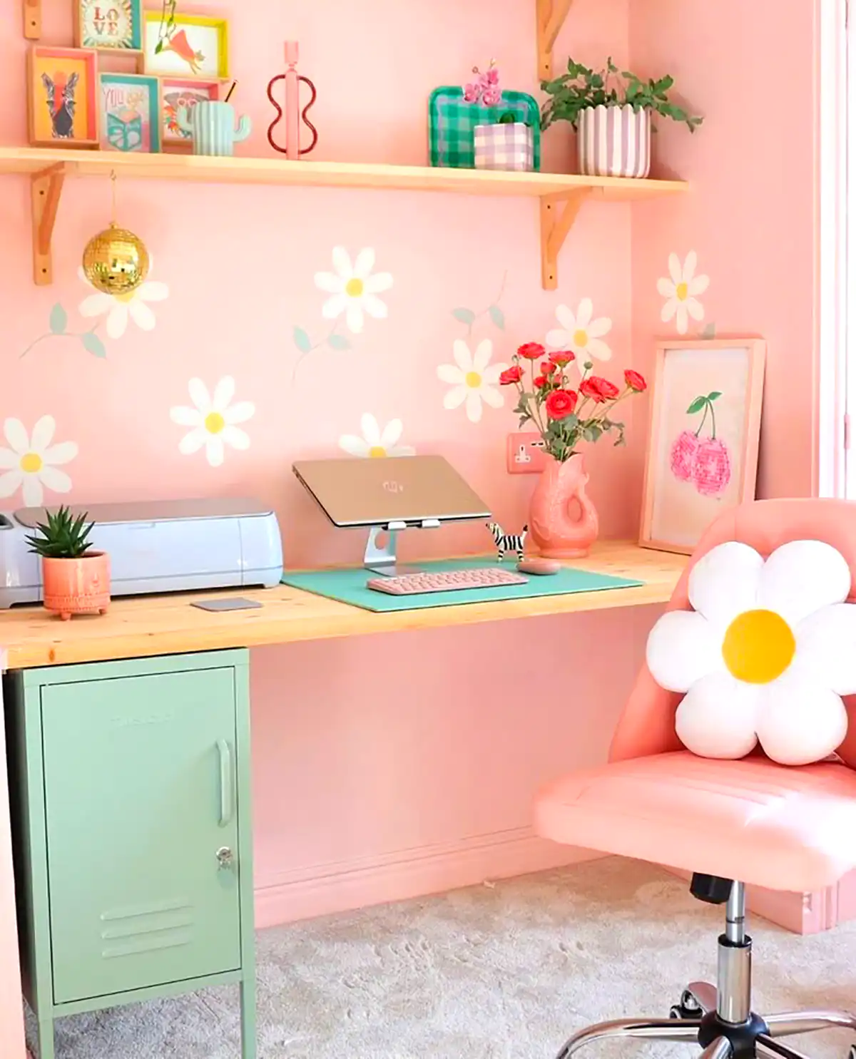 دکور صورتی اتاق تینیجری