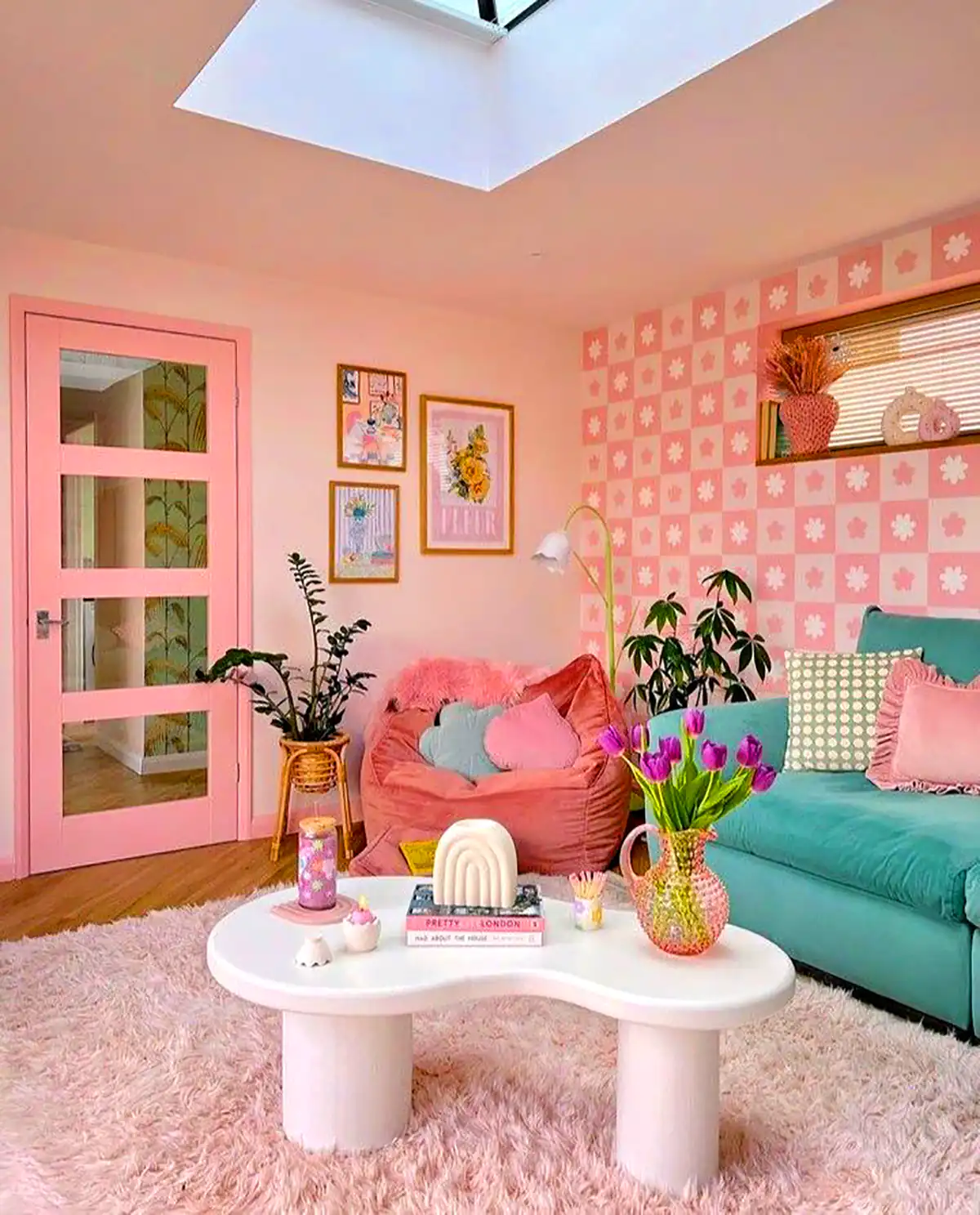 دکور صورتی اتاق تینیجری