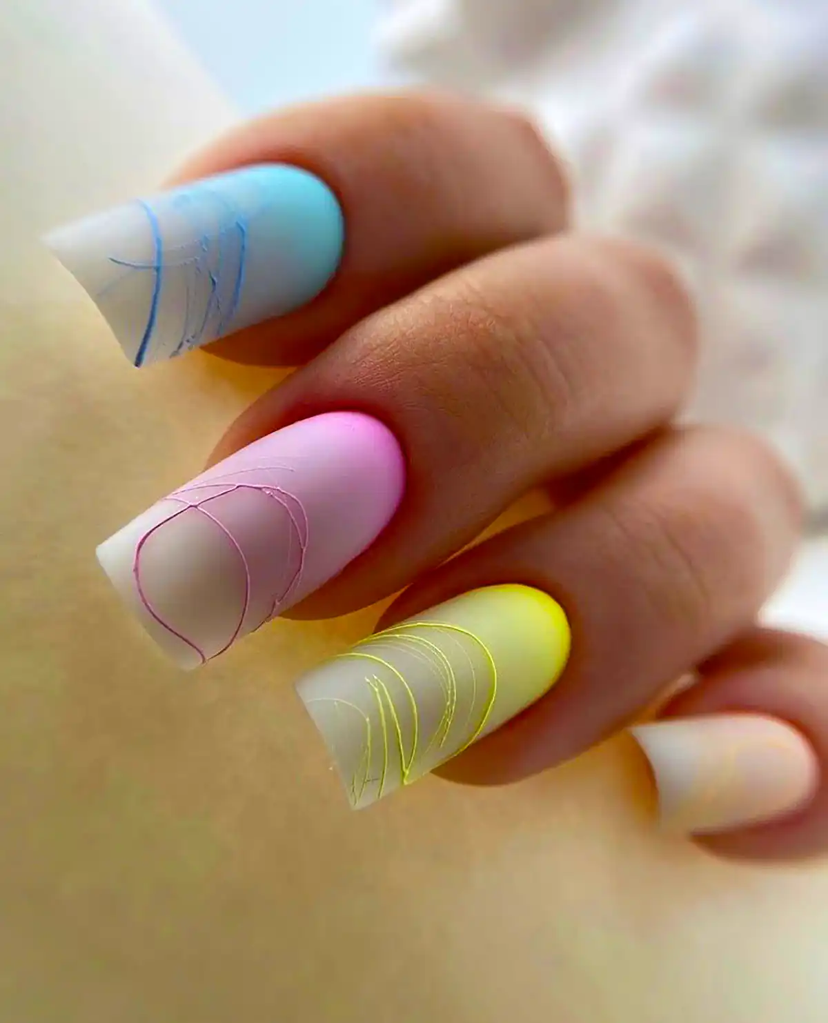 دیزاین پاستیلی روی ناخن