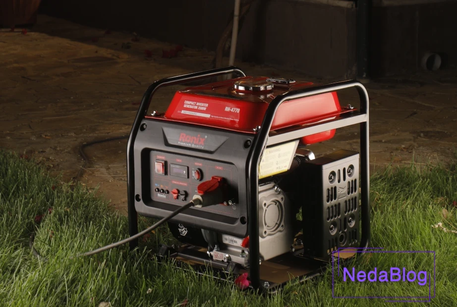 موتور برق در حیاط خانه