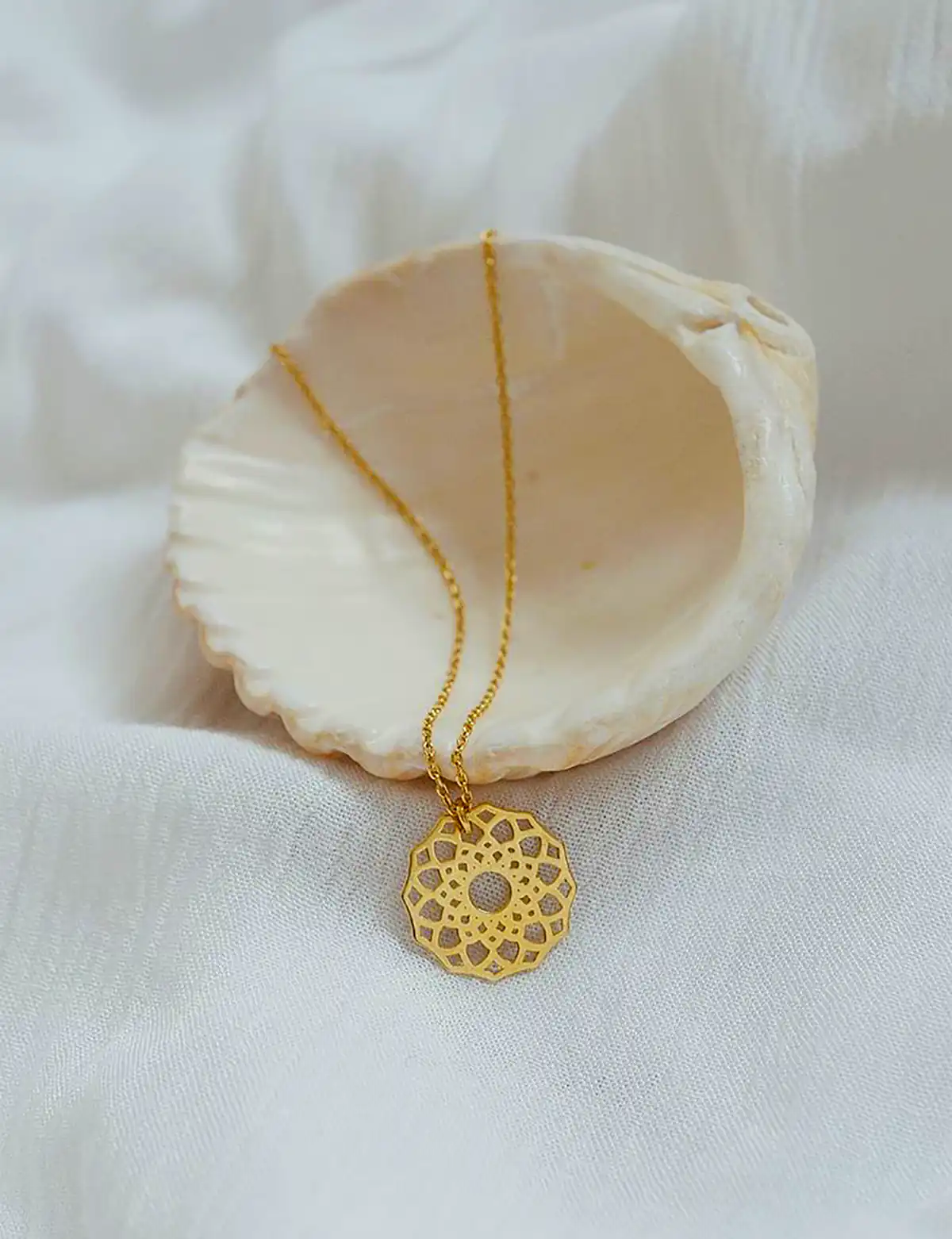 گردنبند مدرن و مینیمال