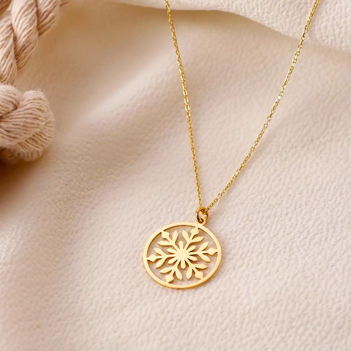 گردنبند مدرن و مینیمال