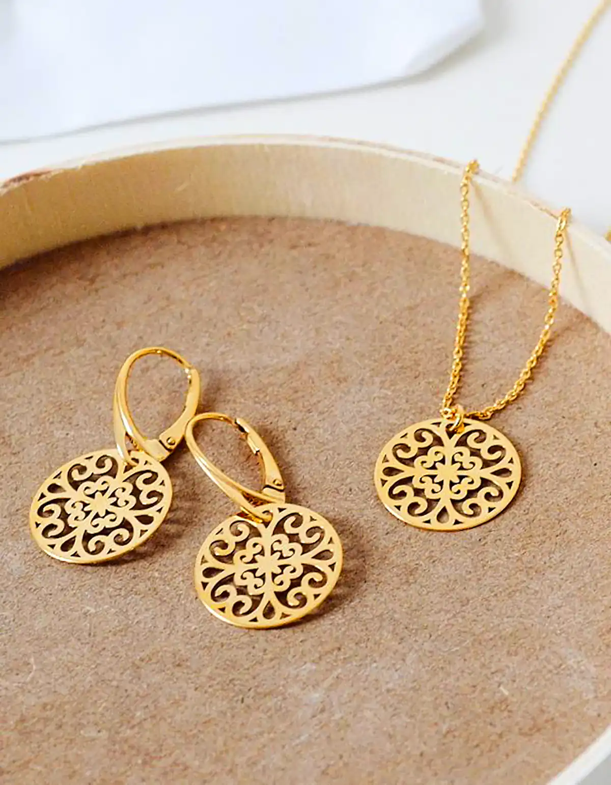 گردنبند مدرن و مینیمال