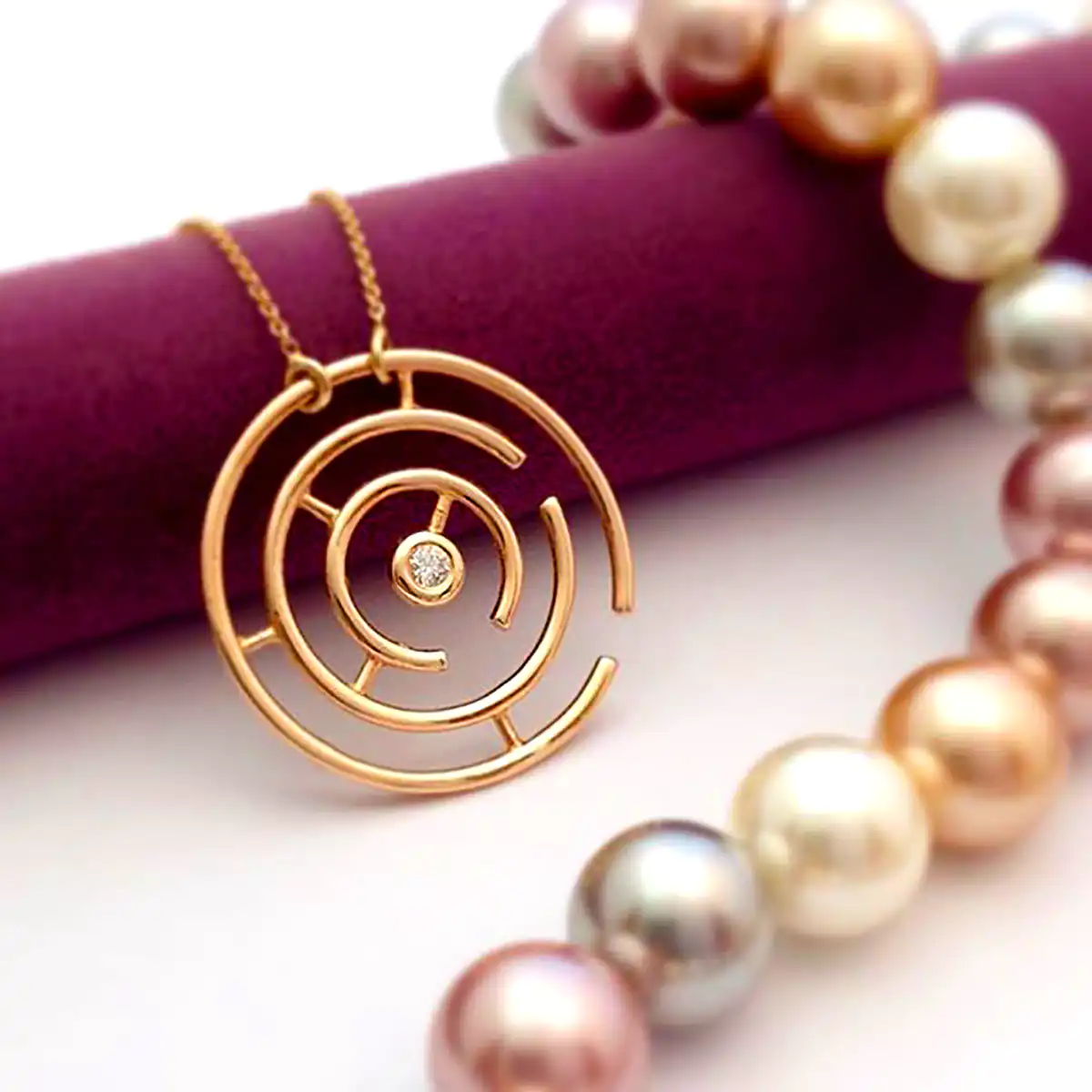 گردنبند مدرن و مینیمال