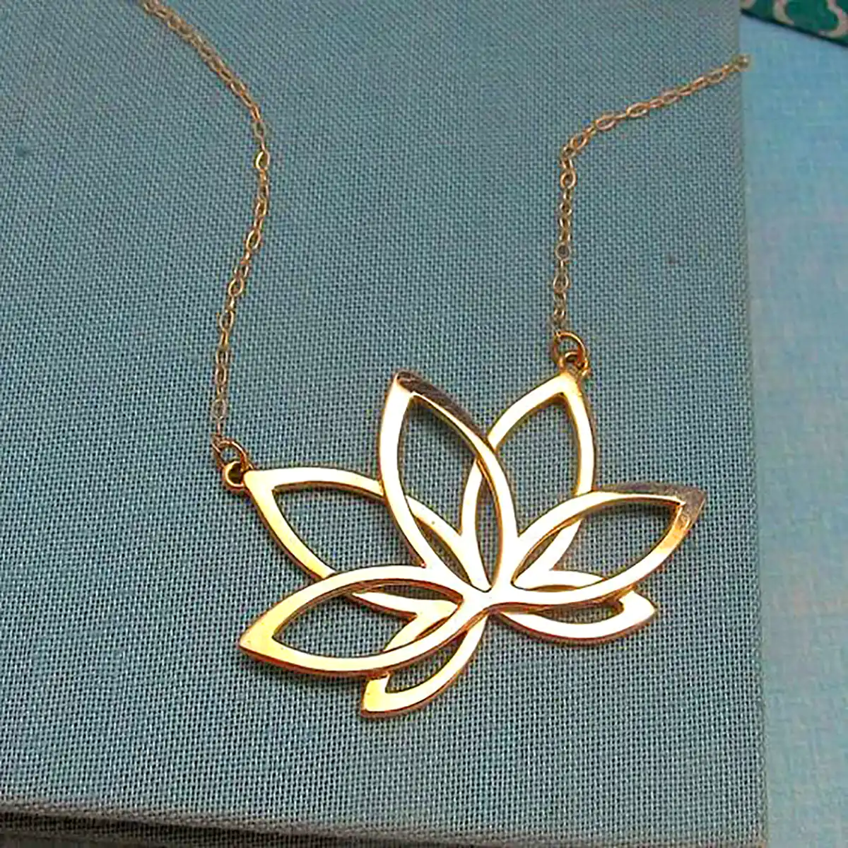 گردنبند مدرن و مینیمال