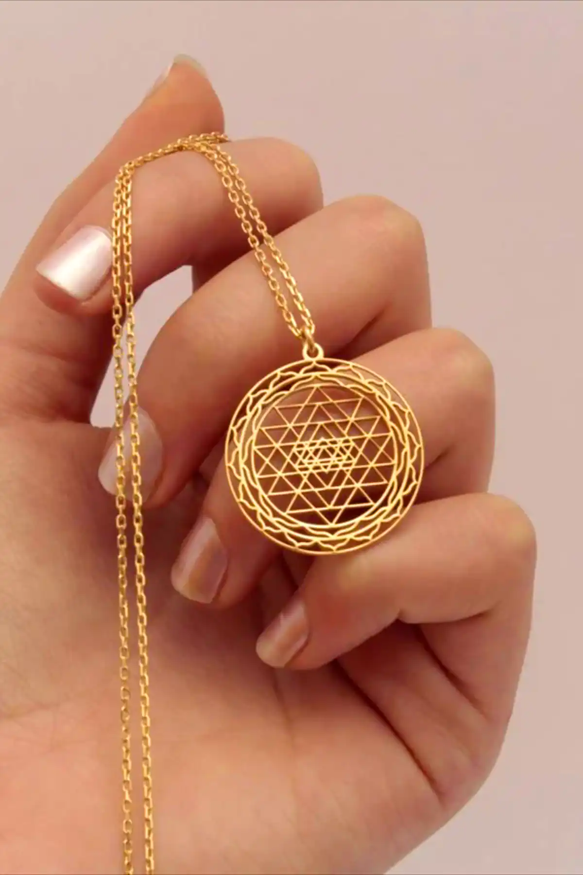 گردنبند مدرن و مینیمال