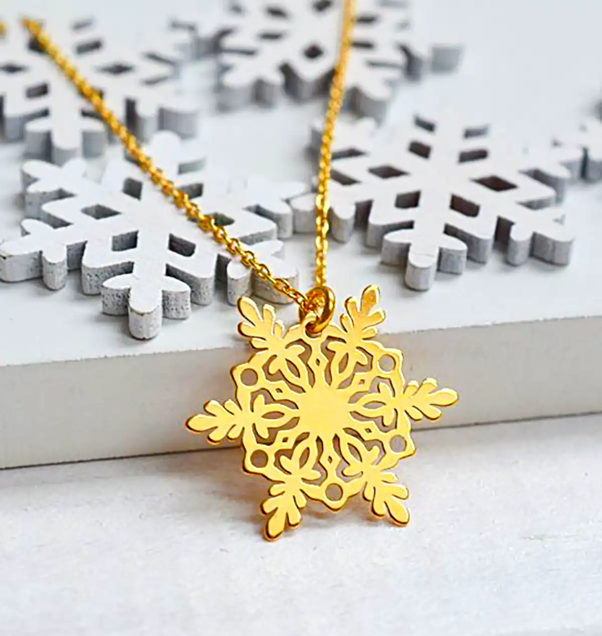 گردنبند مدرن و مینیمال