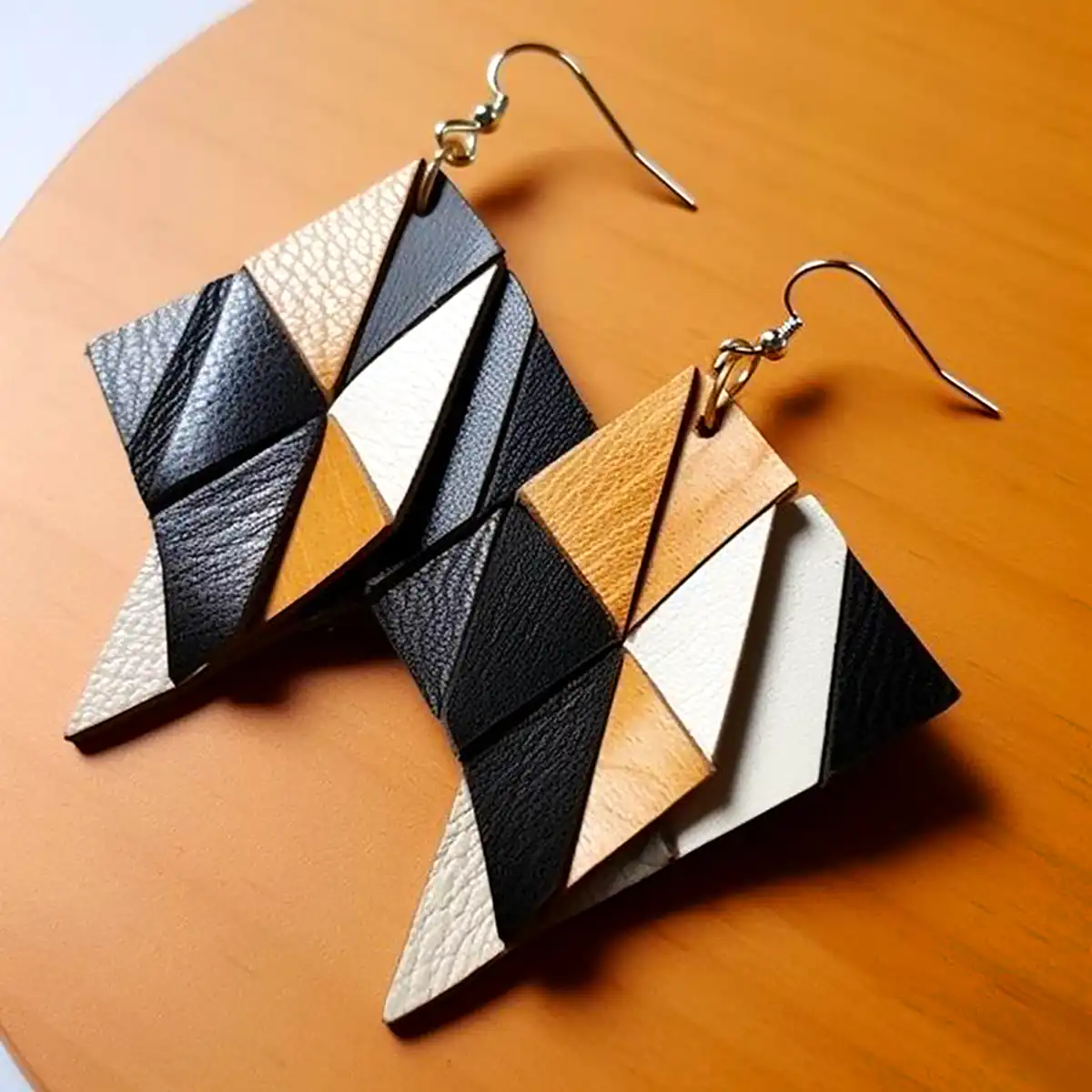 گوشواره چرمی خلاقانه