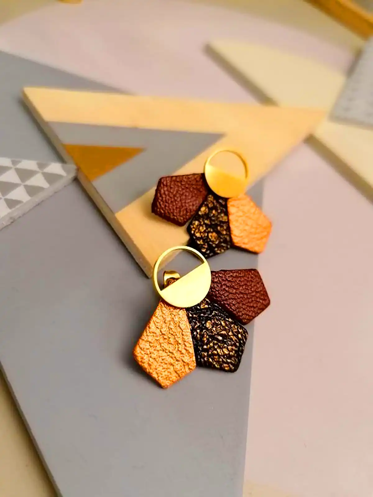 گوشواره چرمی خلاقانه