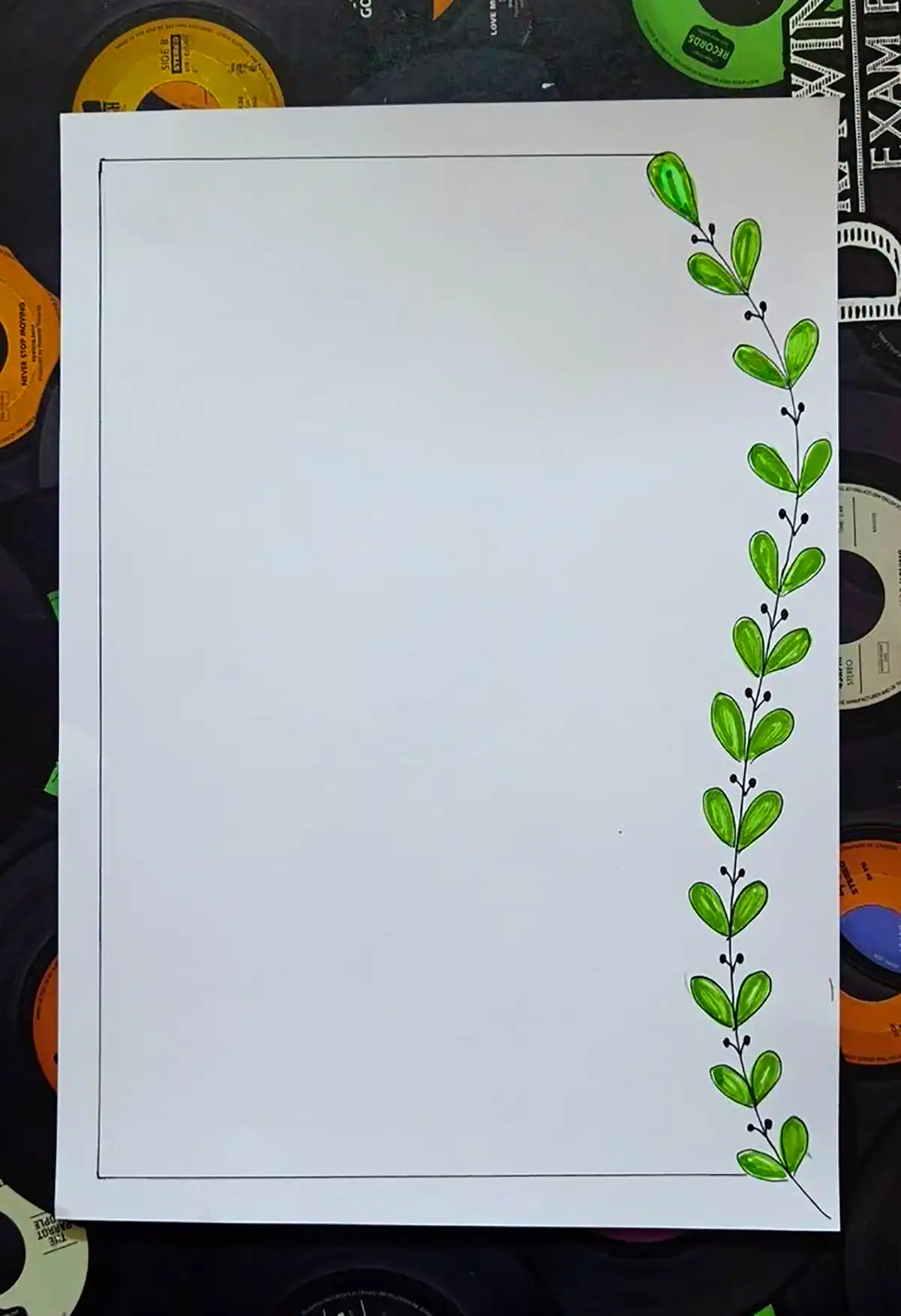 حاشیه ساده برای دفتر مشق