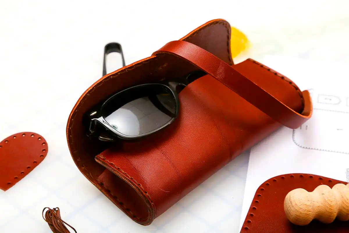 کیف عینک چرمی