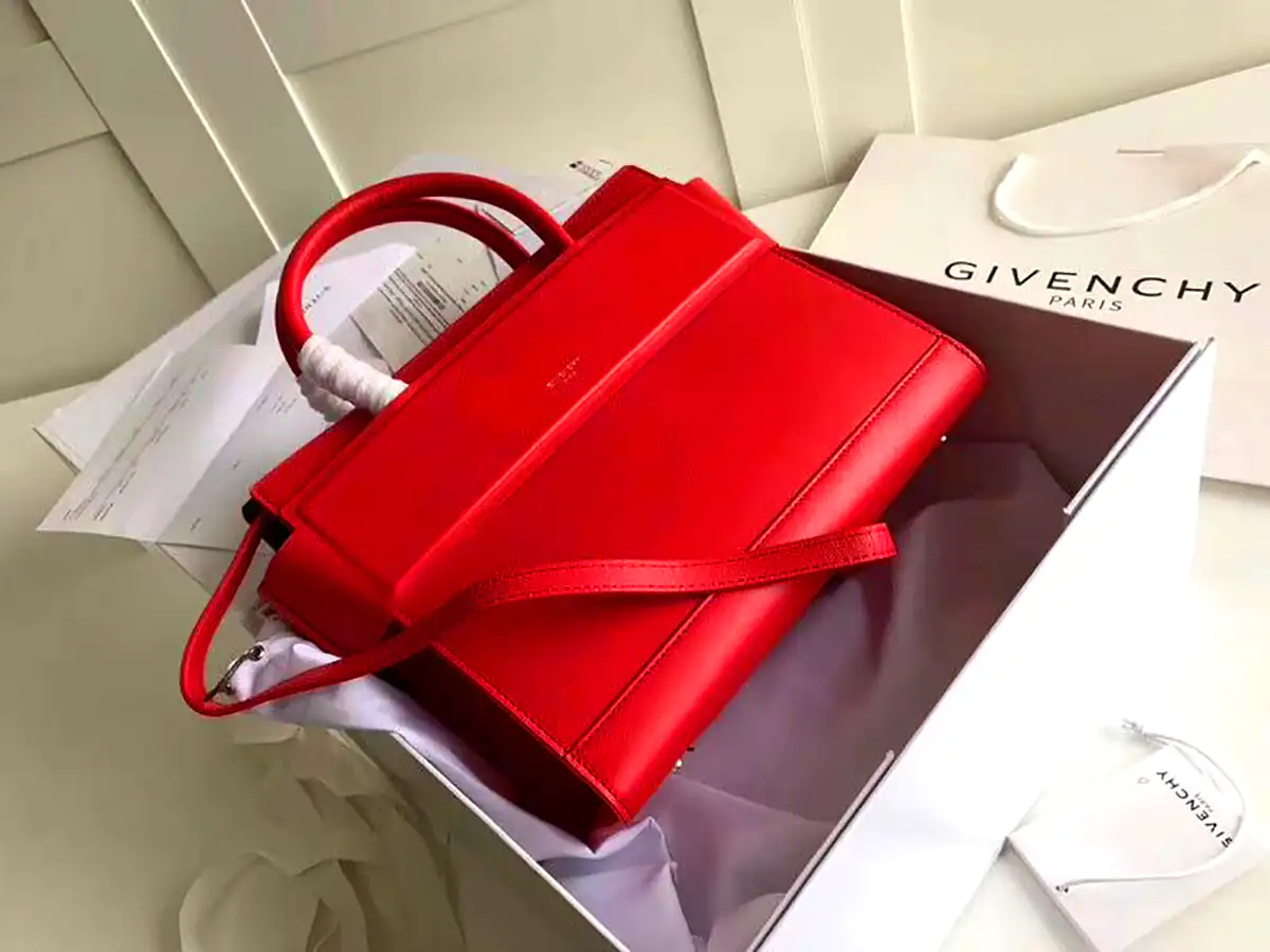 کیف قرمز مجلسی