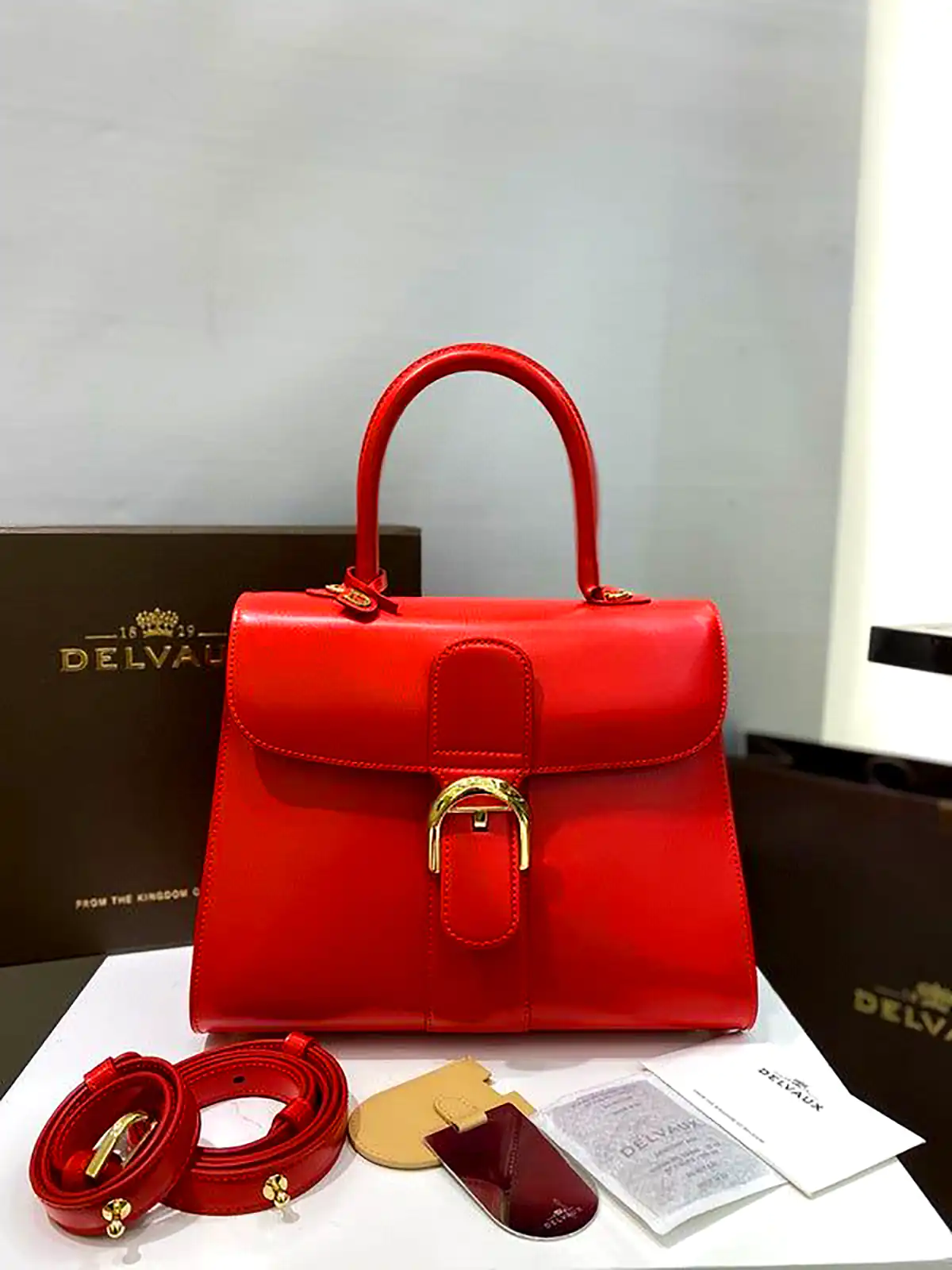 کیف قرمز مجلسی